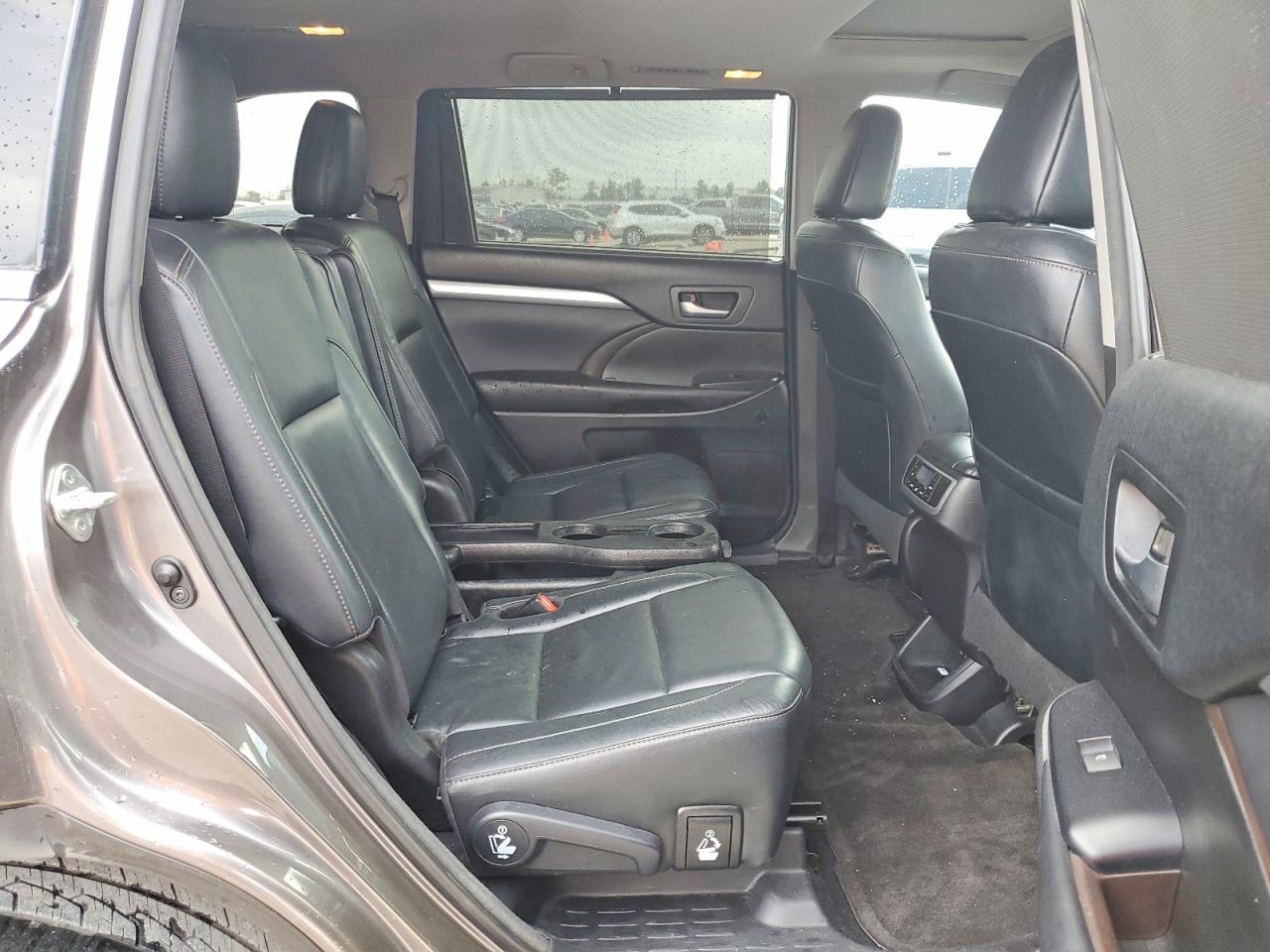 2018 TOYOTA HIGHLANDER photo 11