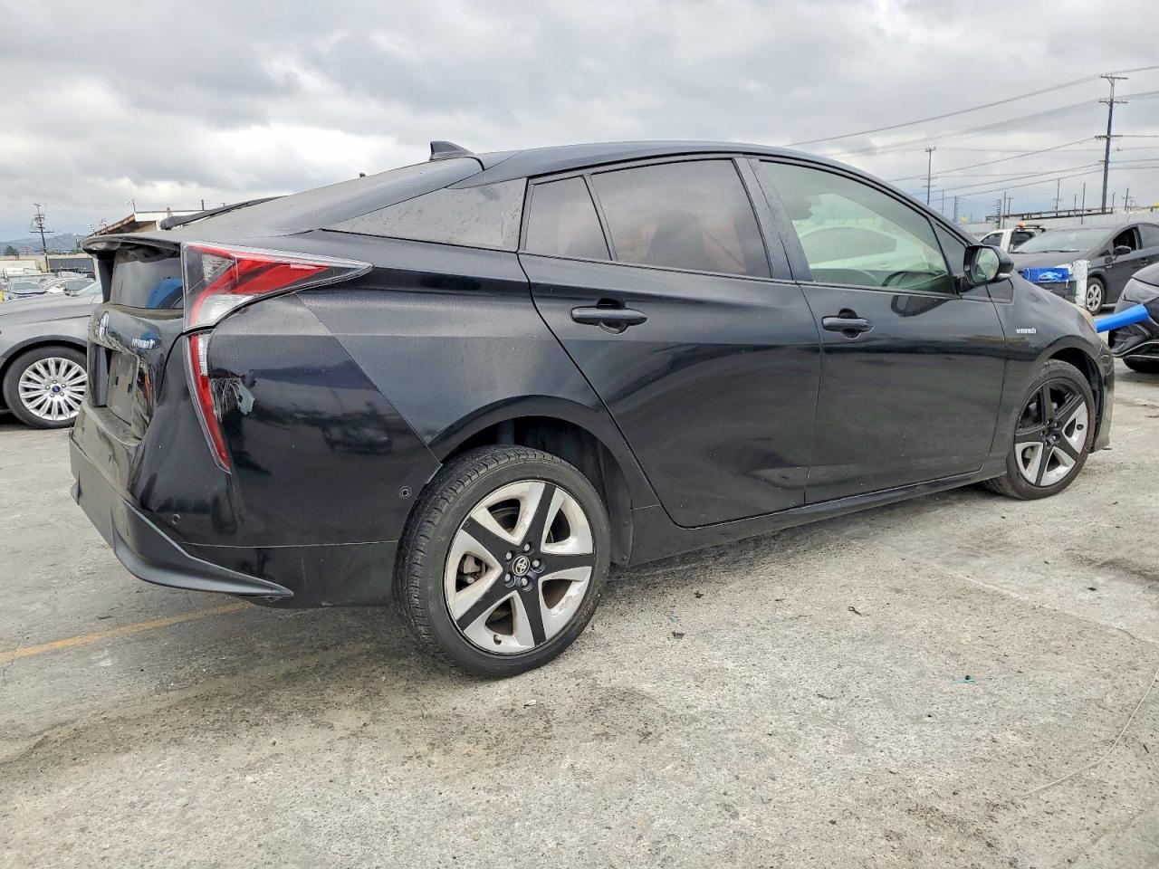 2017 TOYOTA PRIUS photo 3
