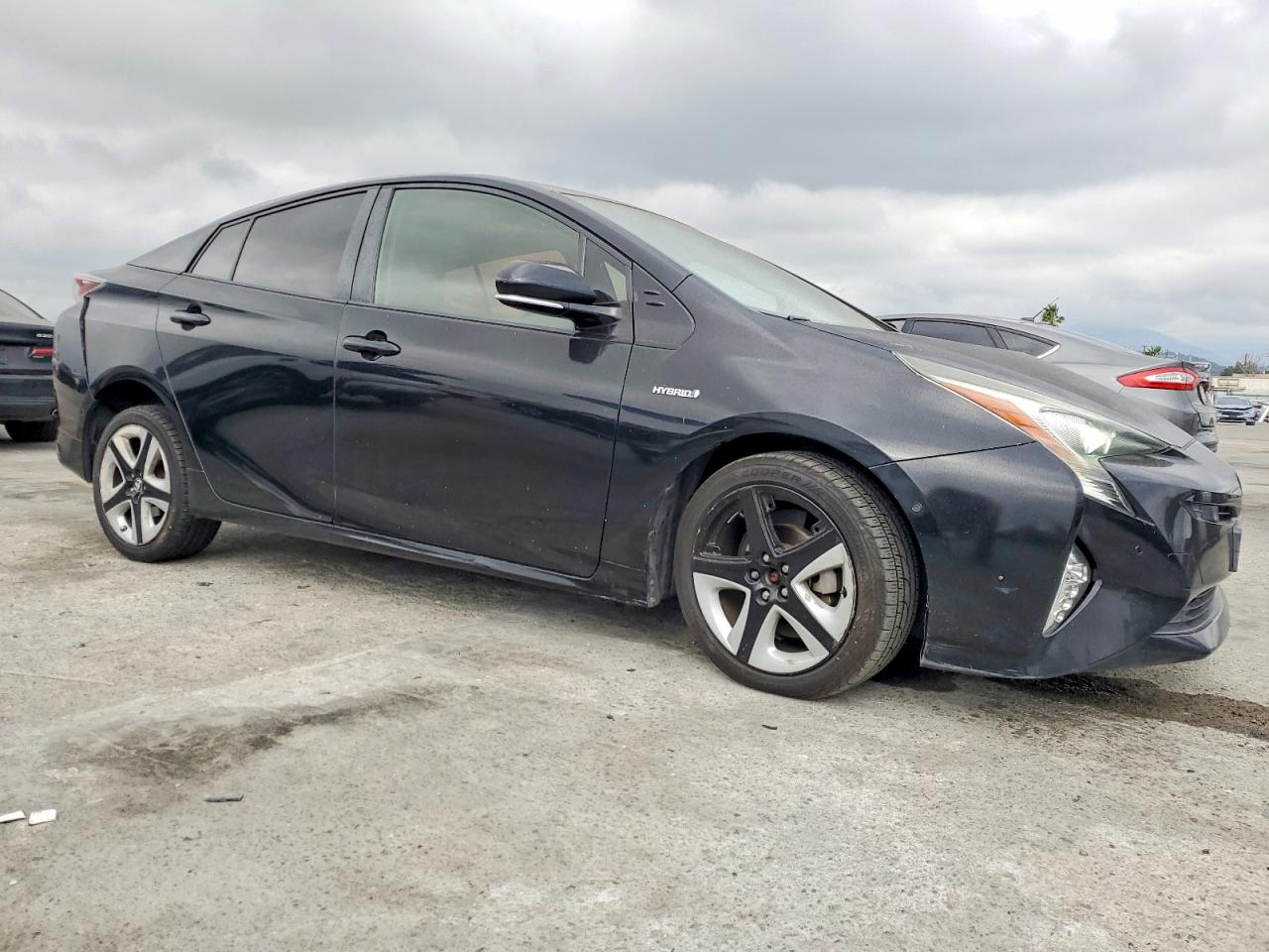2017 TOYOTA PRIUS photo 4