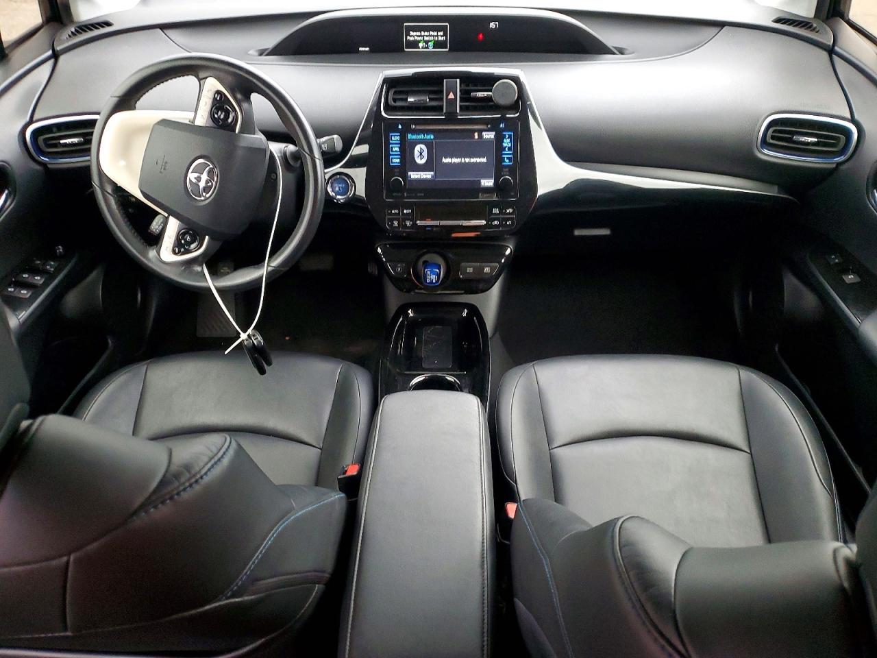 2017 TOYOTA PRIUS photo 8