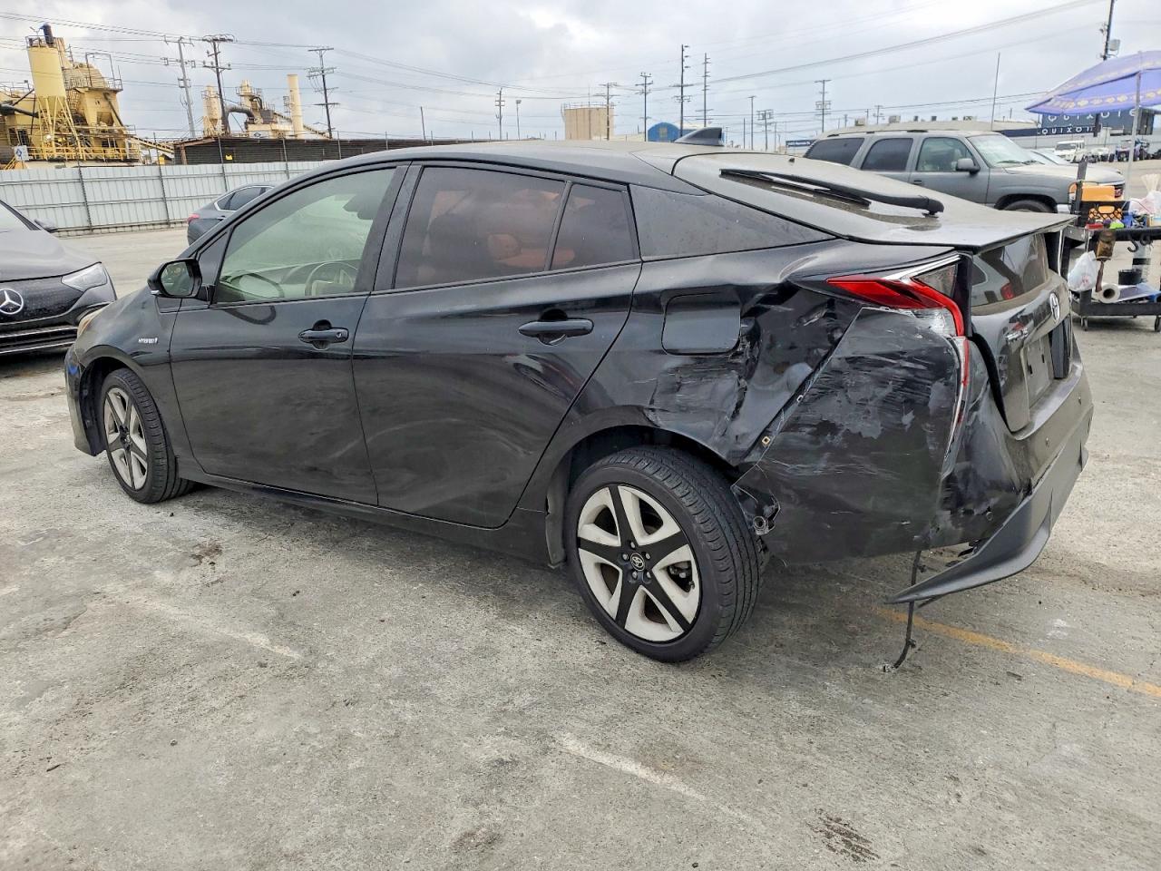 2017 TOYOTA PRIUS photo 2