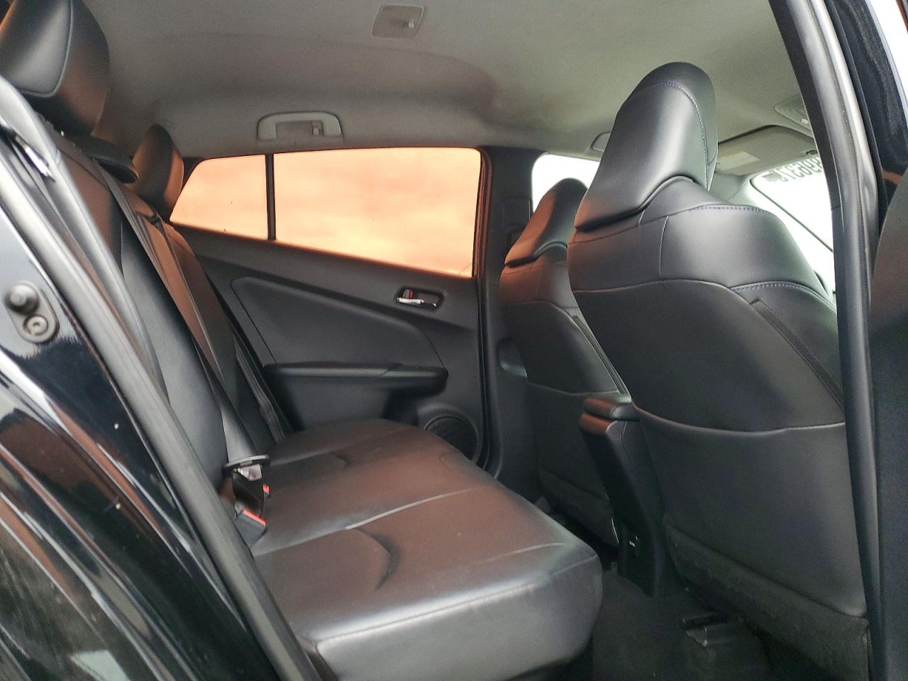 2017 TOYOTA PRIUS photo 10