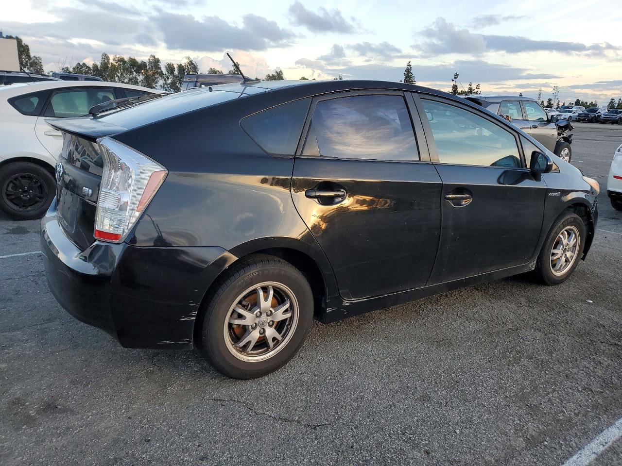 2011 TOYOTA PRIUS photo 5