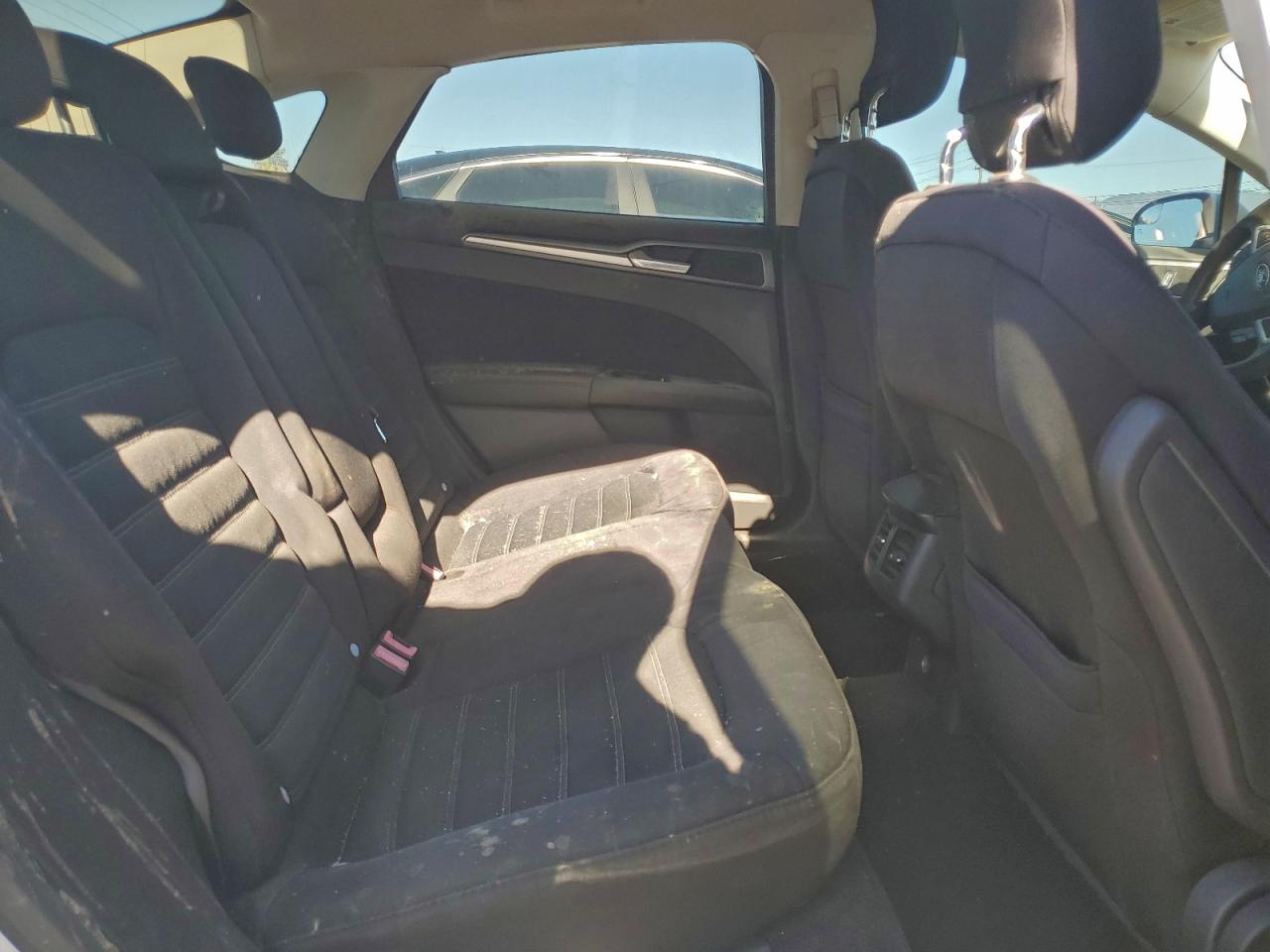 2014 FORD FUSION SE photo 19