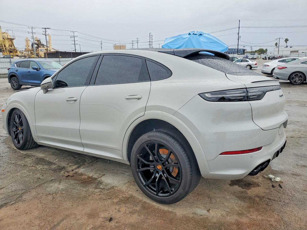 2023 PORSCHE CAYENNE S COUPE photo 3