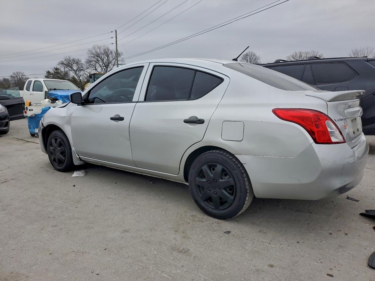 2018 NISSAN VERSA S photo 2