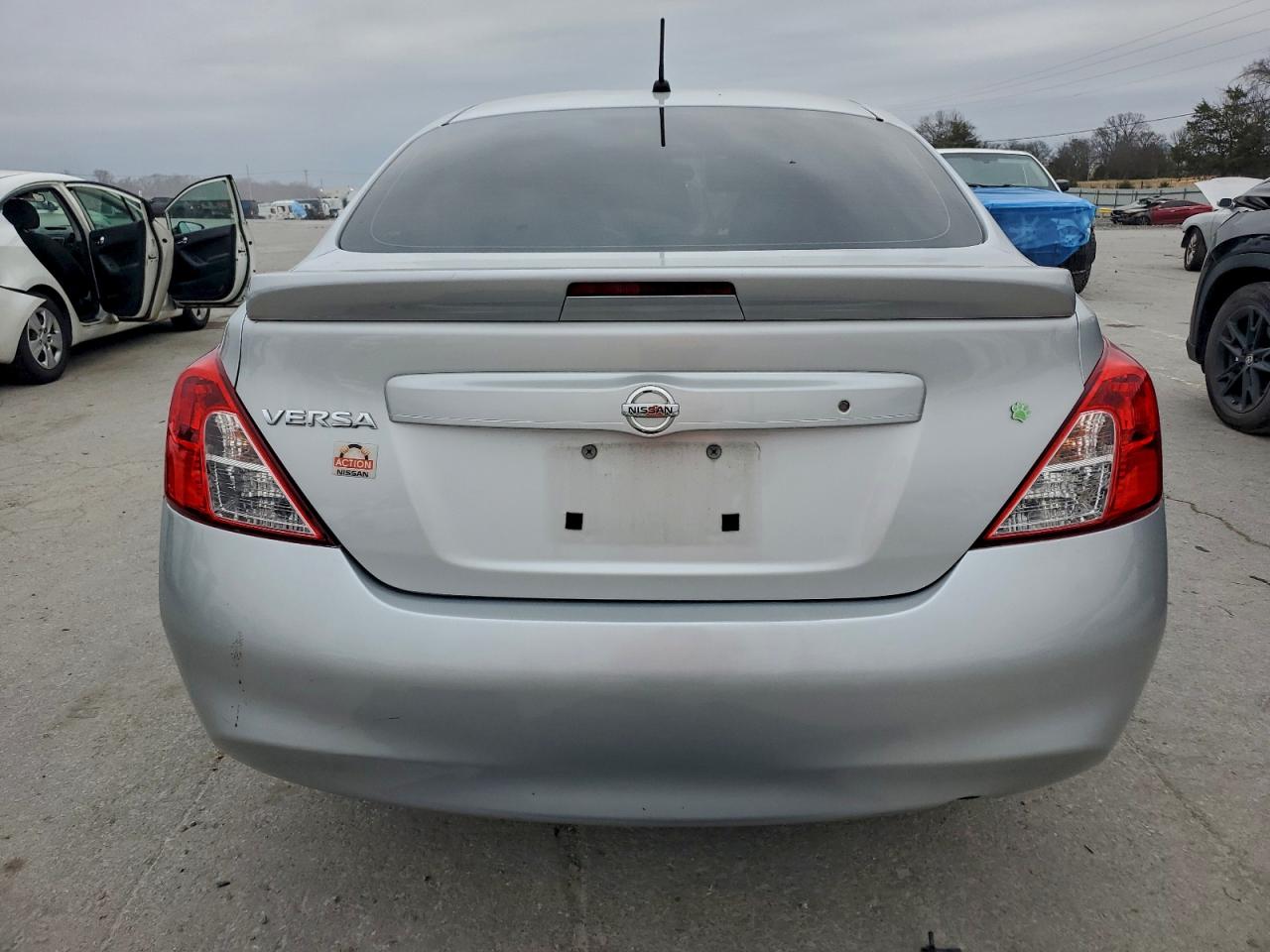 2018 NISSAN VERSA S photo 6