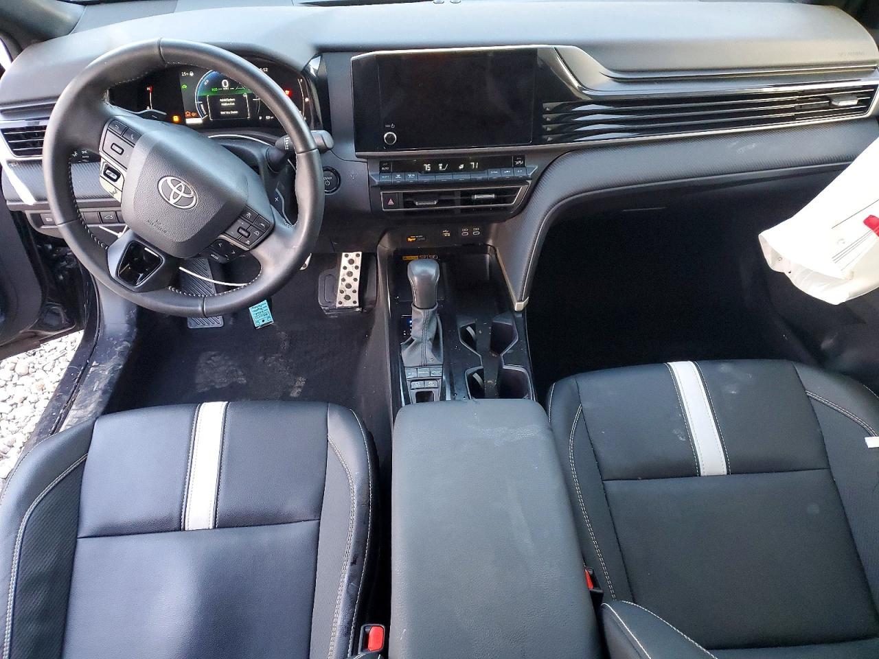 2025 TOYOTA CAMRY SE photo 8