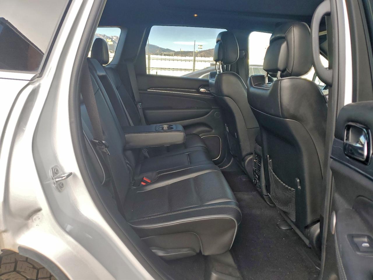2019 JEEP GRAND CHEROKEE OVERLAND photo 21