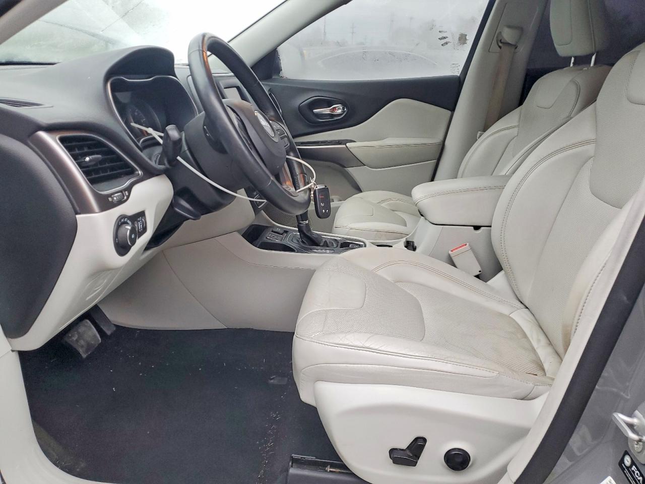 2021 JEEP CHEROKEE LATITUDE LUX photo 13