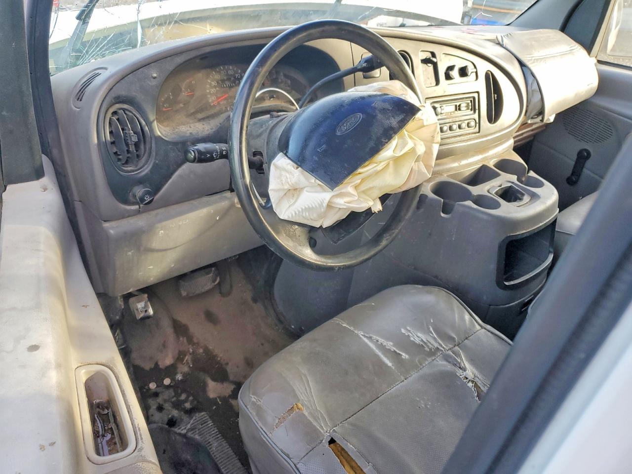 1999 FORD ECONOLINE E250 VAN photo 15