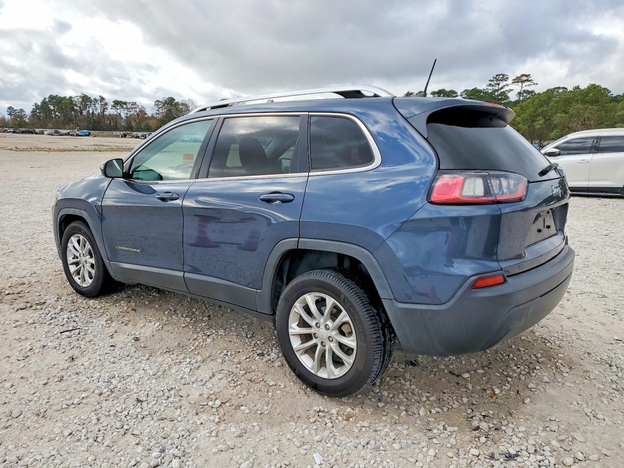 2019 JEEP CHEROKEE LATITUDE photo 3