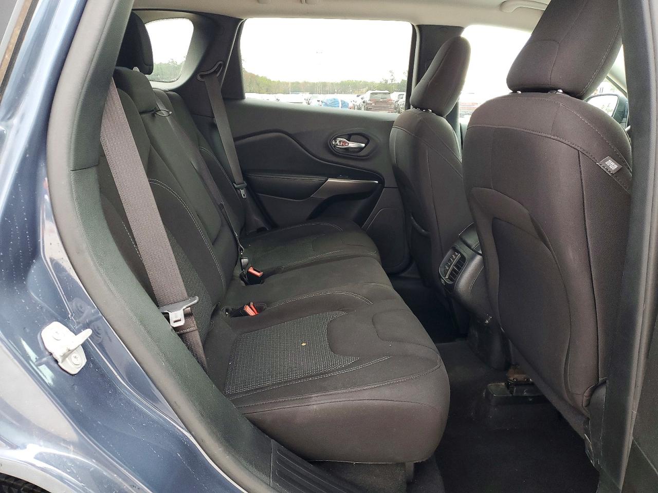 2019 JEEP CHEROKEE LATITUDE photo 19