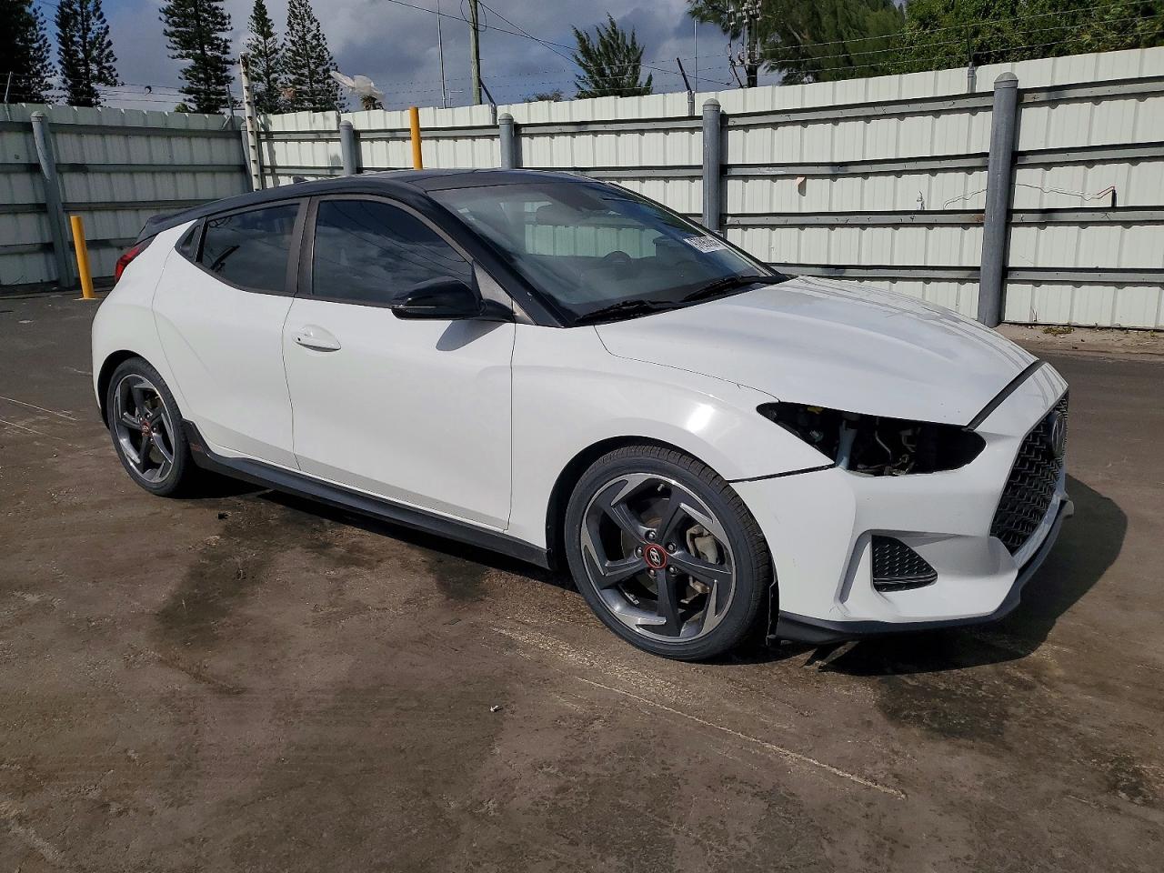 2019 HYUNDAI VELOSTER TURBO photo 4