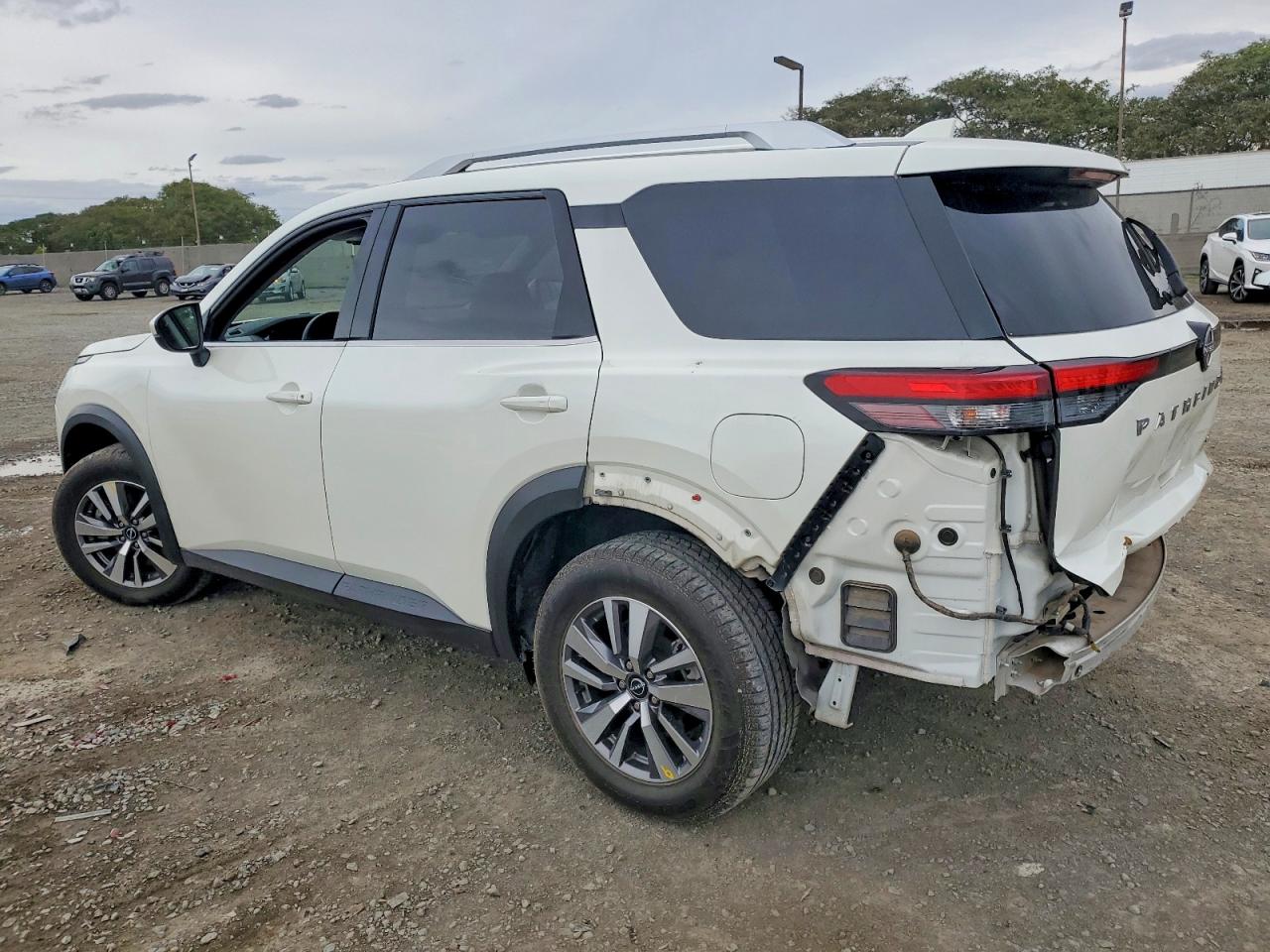 2023 NISSAN PATHFINDER SL photo 3
