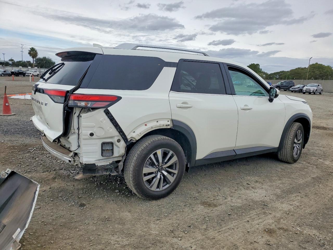 2023 NISSAN PATHFINDER SL photo 5
