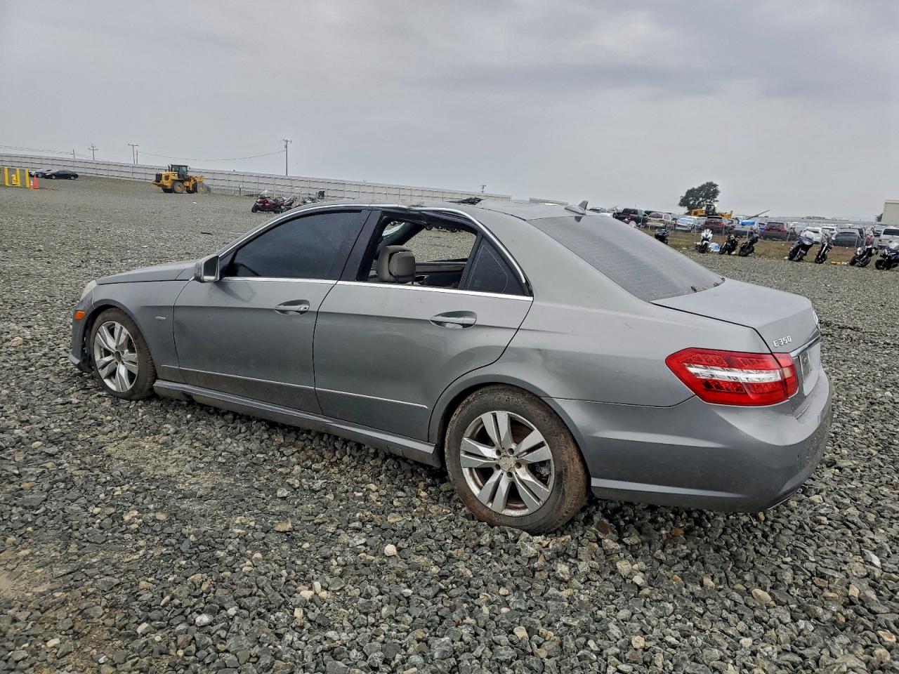 2011 MERCEDES-BENZ E 350 BLUETEC photo 2
