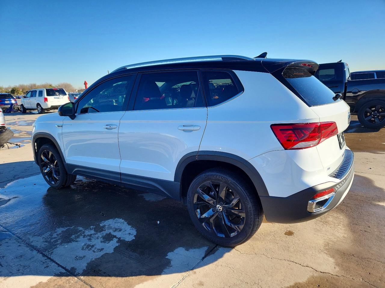 2024 VOLKSWAGEN TAOS SE photo 2