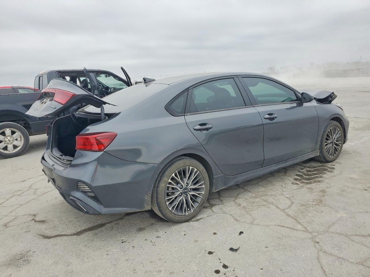 2023 KIA FORTE GT LINE photo 5