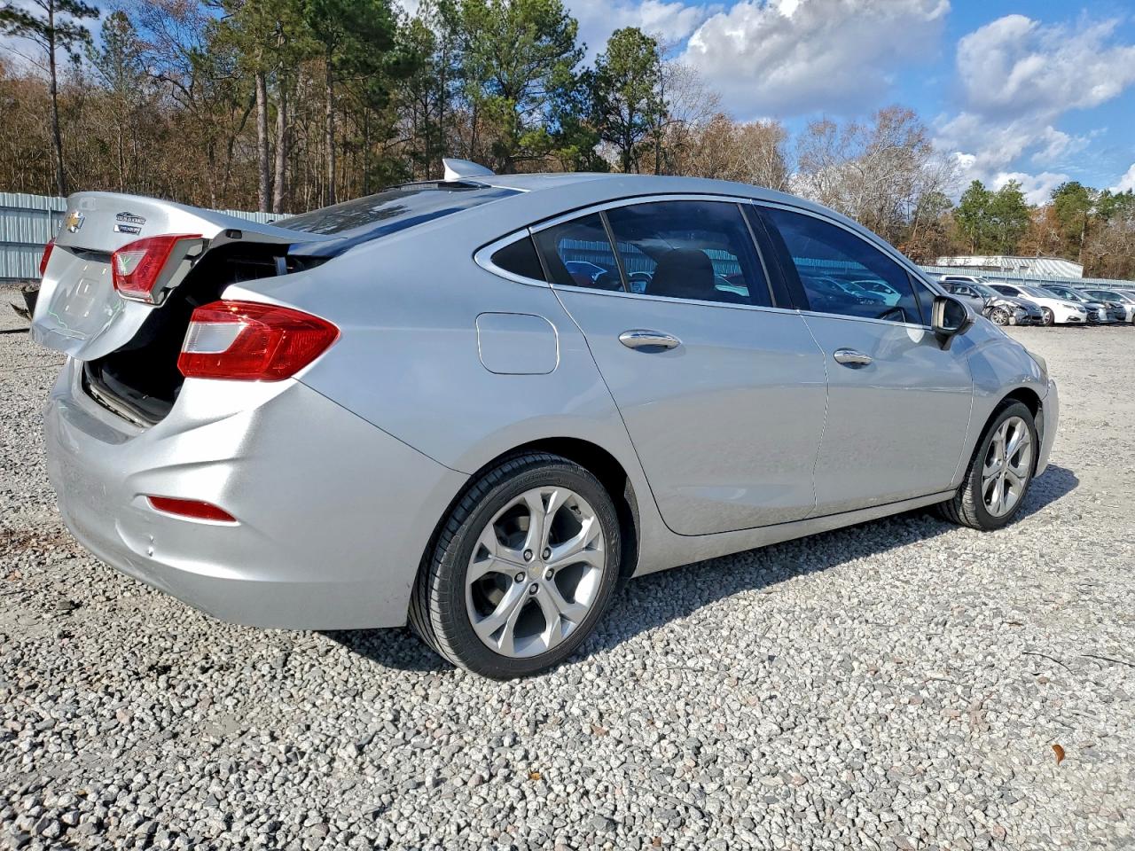 2017 CHEVROLET CRUZE PREMIER photo 3