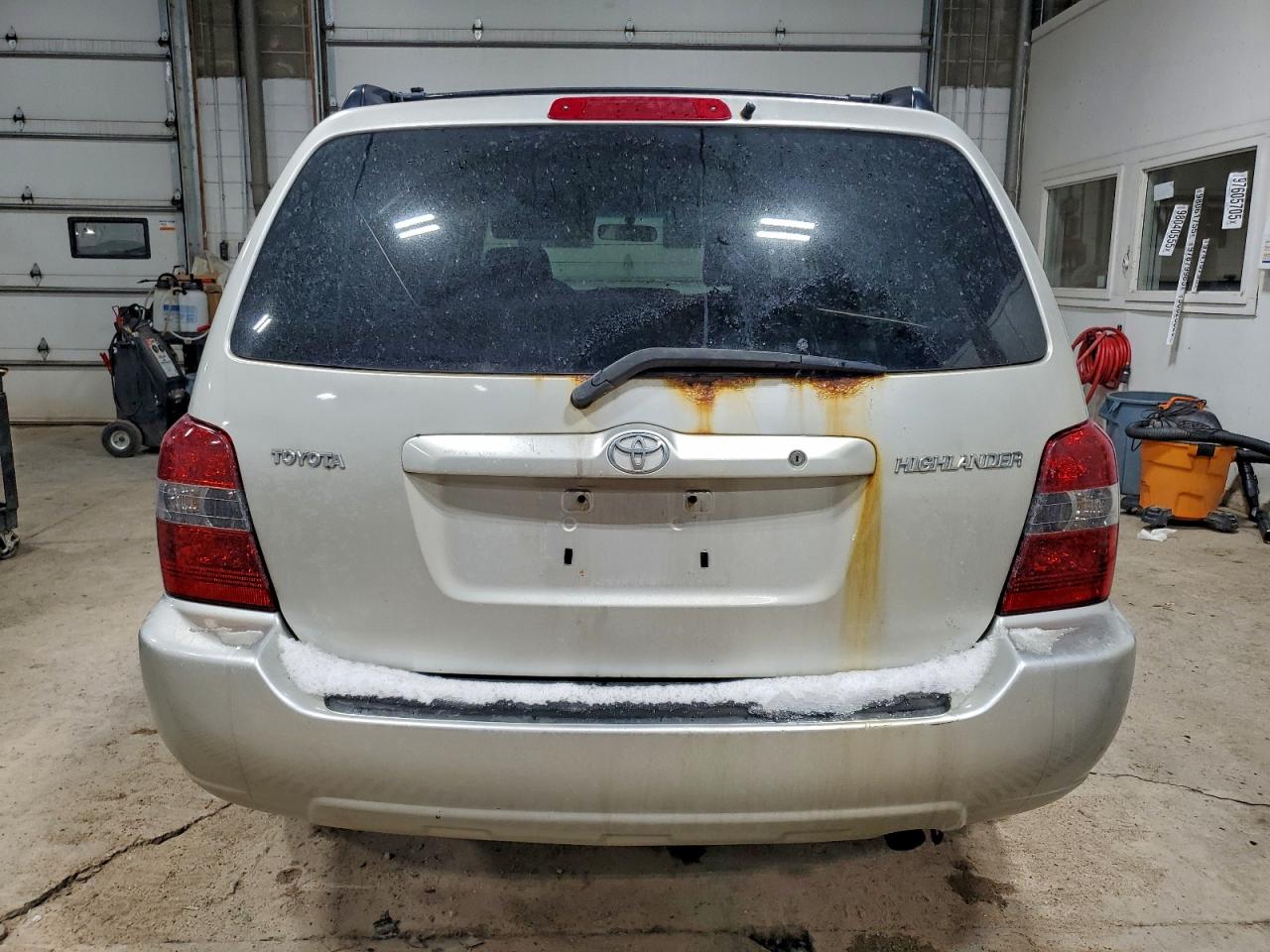 2005 TOYOTA HIGHLANDER photo 11