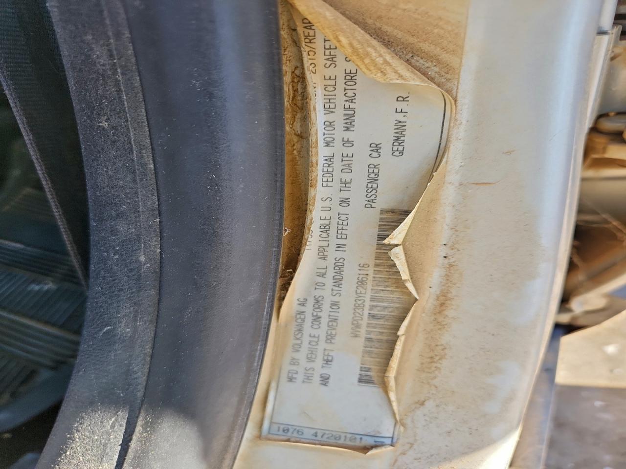 2002 VOLKSWAGEN PASSAT GLX photo 12