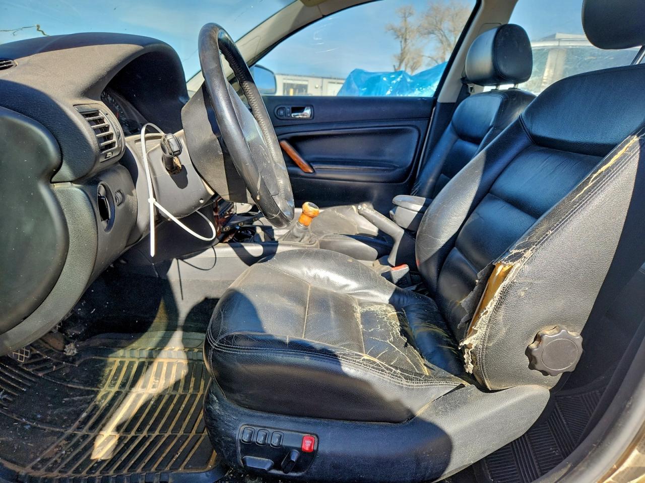 2002 VOLKSWAGEN PASSAT GLX photo 7