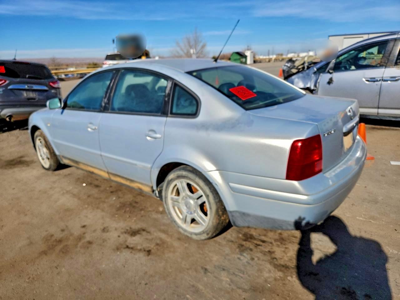 2002 VOLKSWAGEN PASSAT GLX photo 2