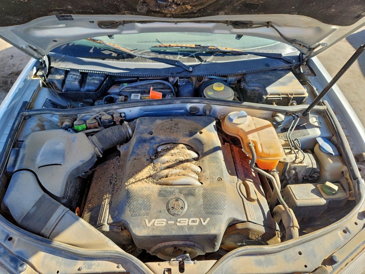 2002 VOLKSWAGEN PASSAT GLX photo 11