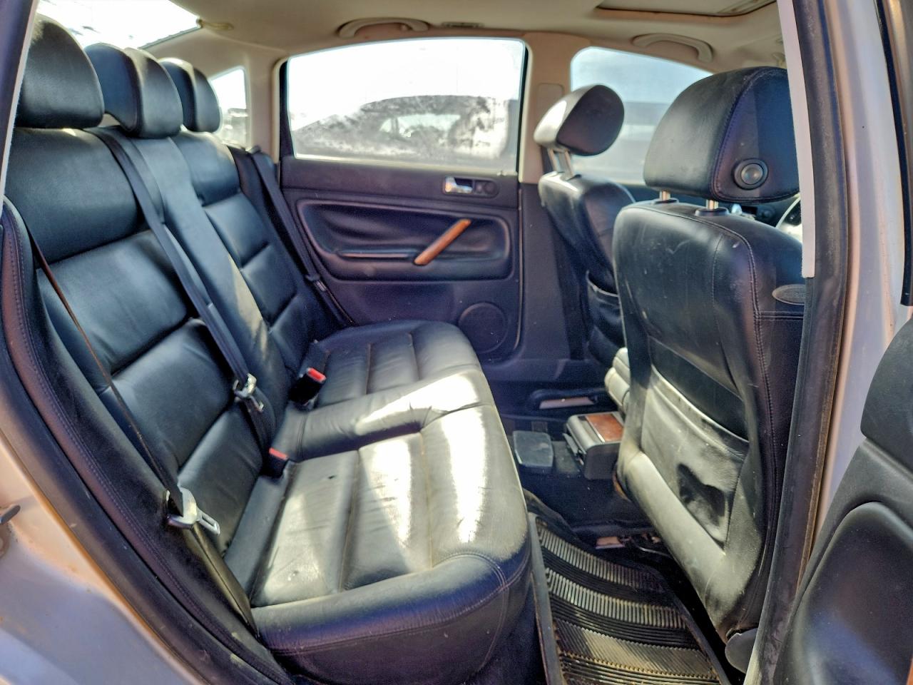 2002 VOLKSWAGEN PASSAT GLX photo 10