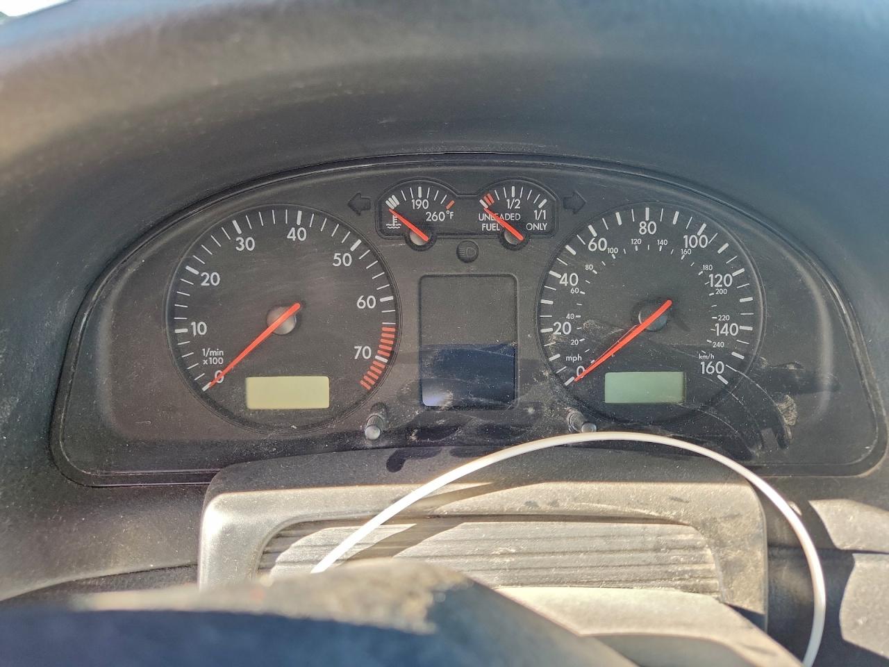 2002 VOLKSWAGEN PASSAT GLX photo 9