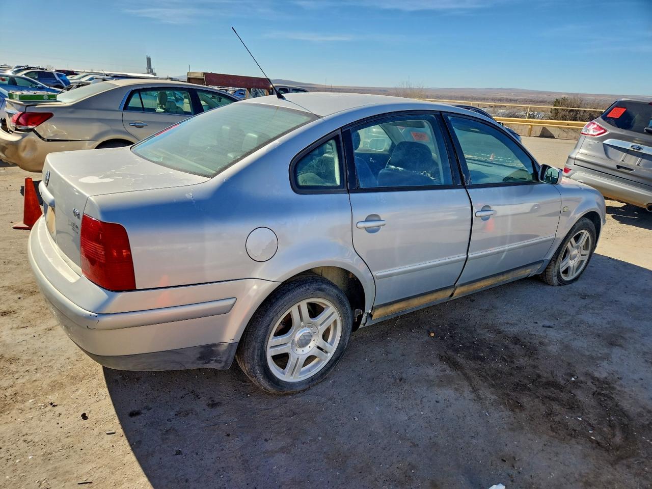 2002 VOLKSWAGEN PASSAT GLX photo 3