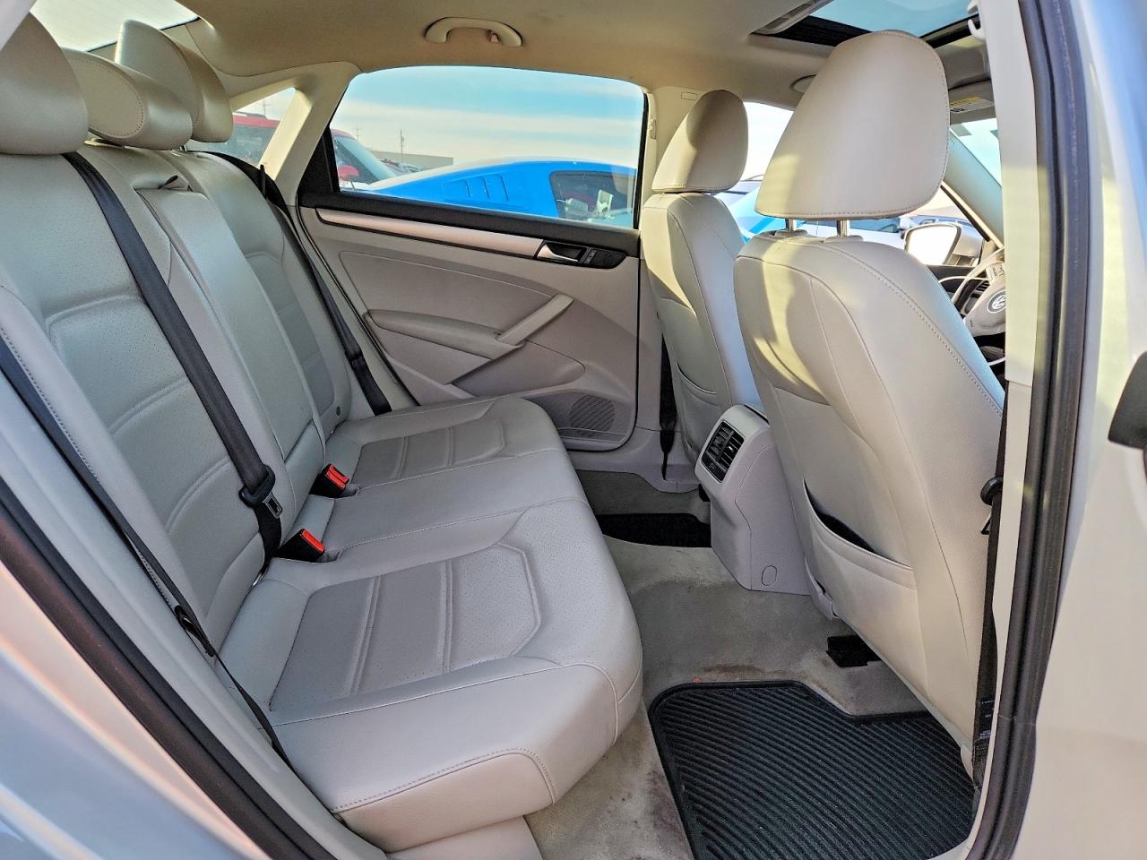 2014 VOLKSWAGEN PASSAT SE photo 10
