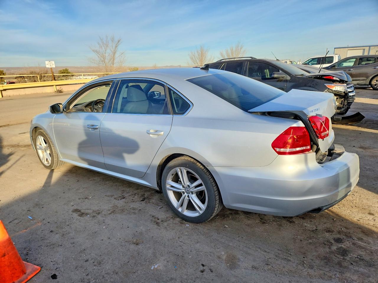 2014 VOLKSWAGEN PASSAT SE photo 2