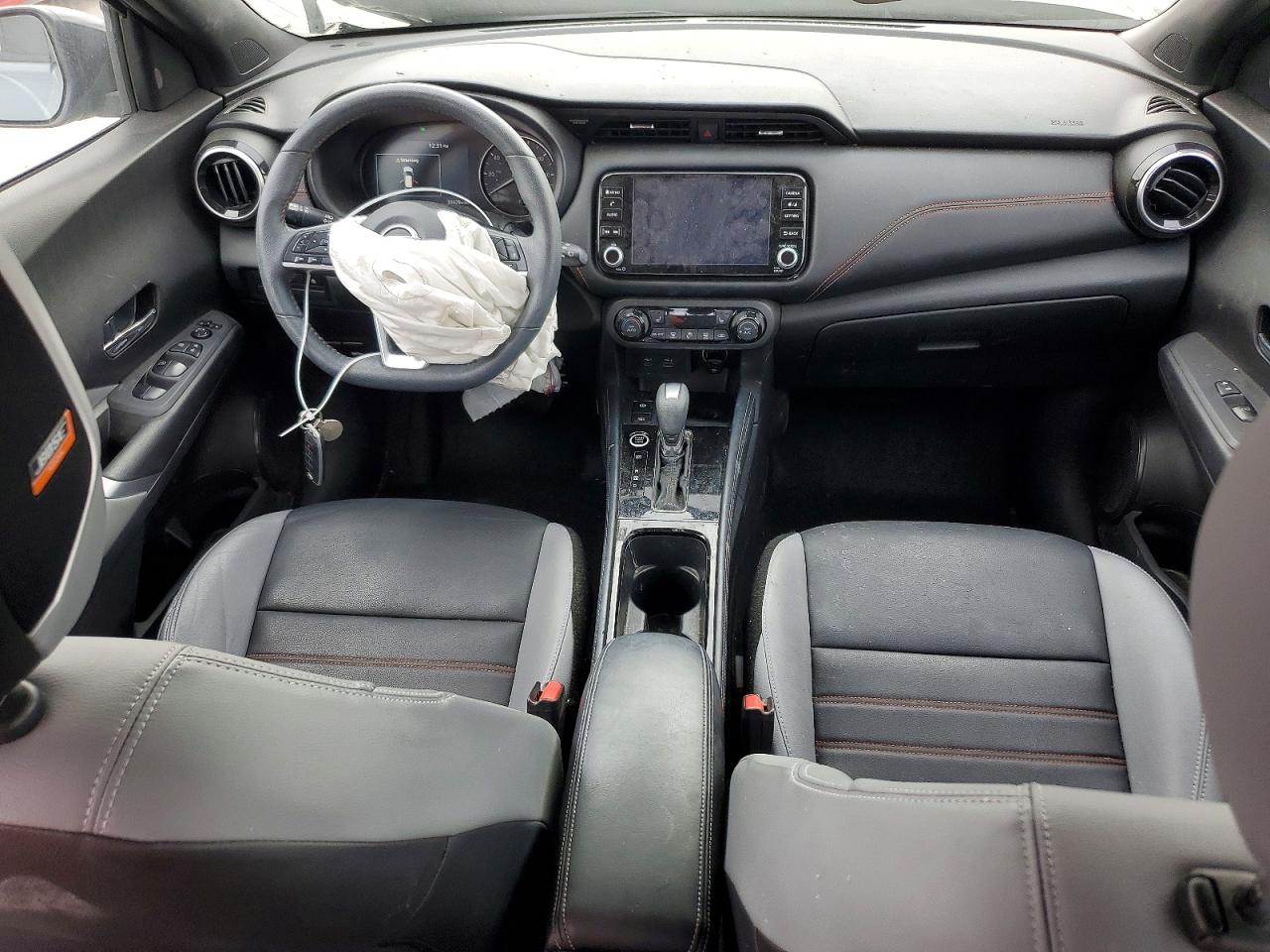 2023 NISSAN KICKS SR photo 15