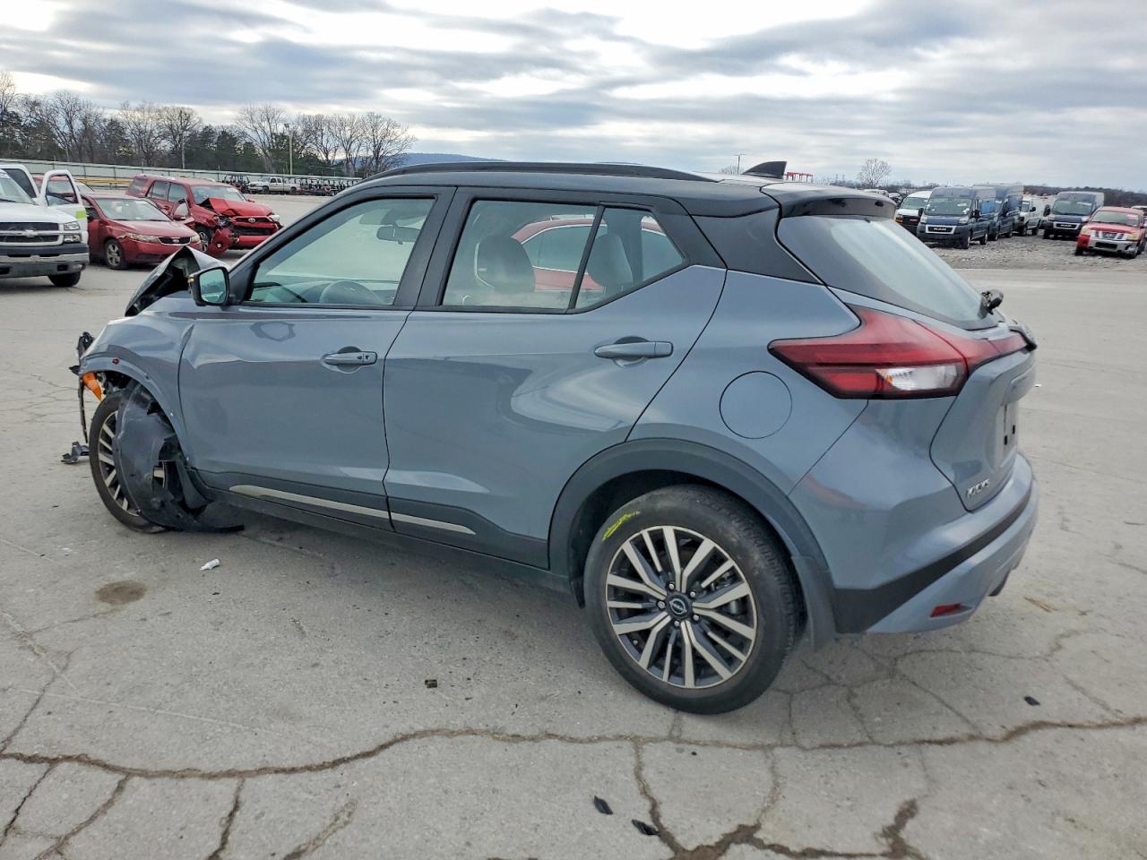 2023 NISSAN KICKS SR photo 3
