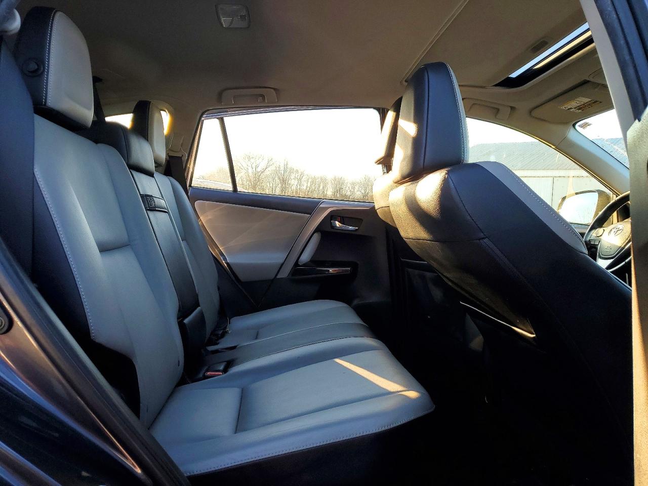 2016 TOYOTA RAV4 HV LIMITED photo 11