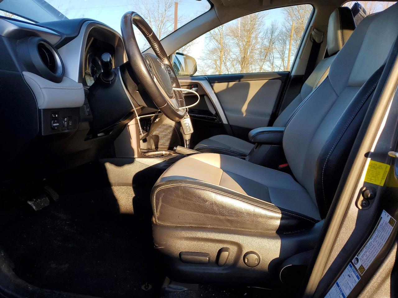 2016 TOYOTA RAV4 HV LIMITED photo 7