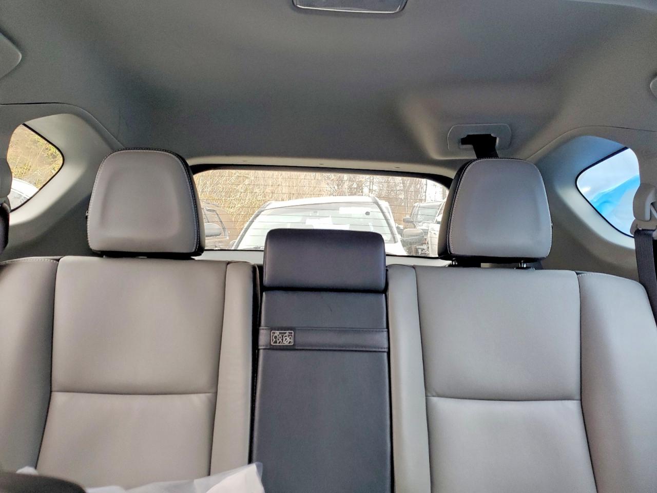 2016 TOYOTA RAV4 HV LIMITED photo 10