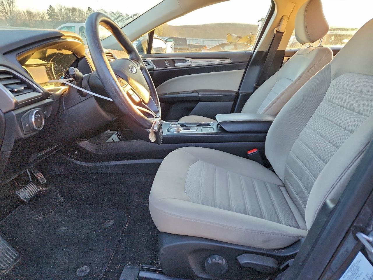 2020 FORD FUSION S photo 13