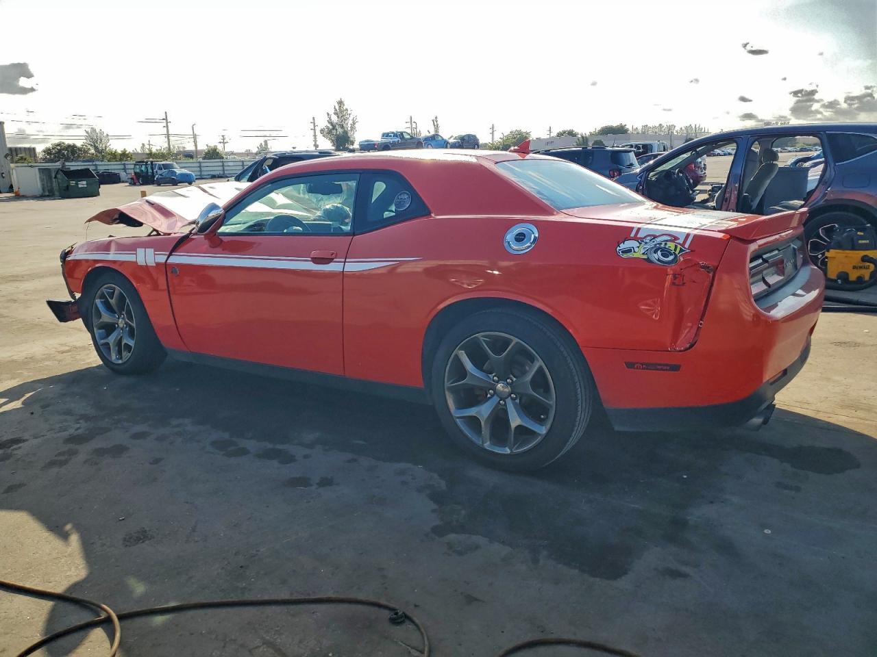 2016 DODGE CHALLENGER SXT photo 4