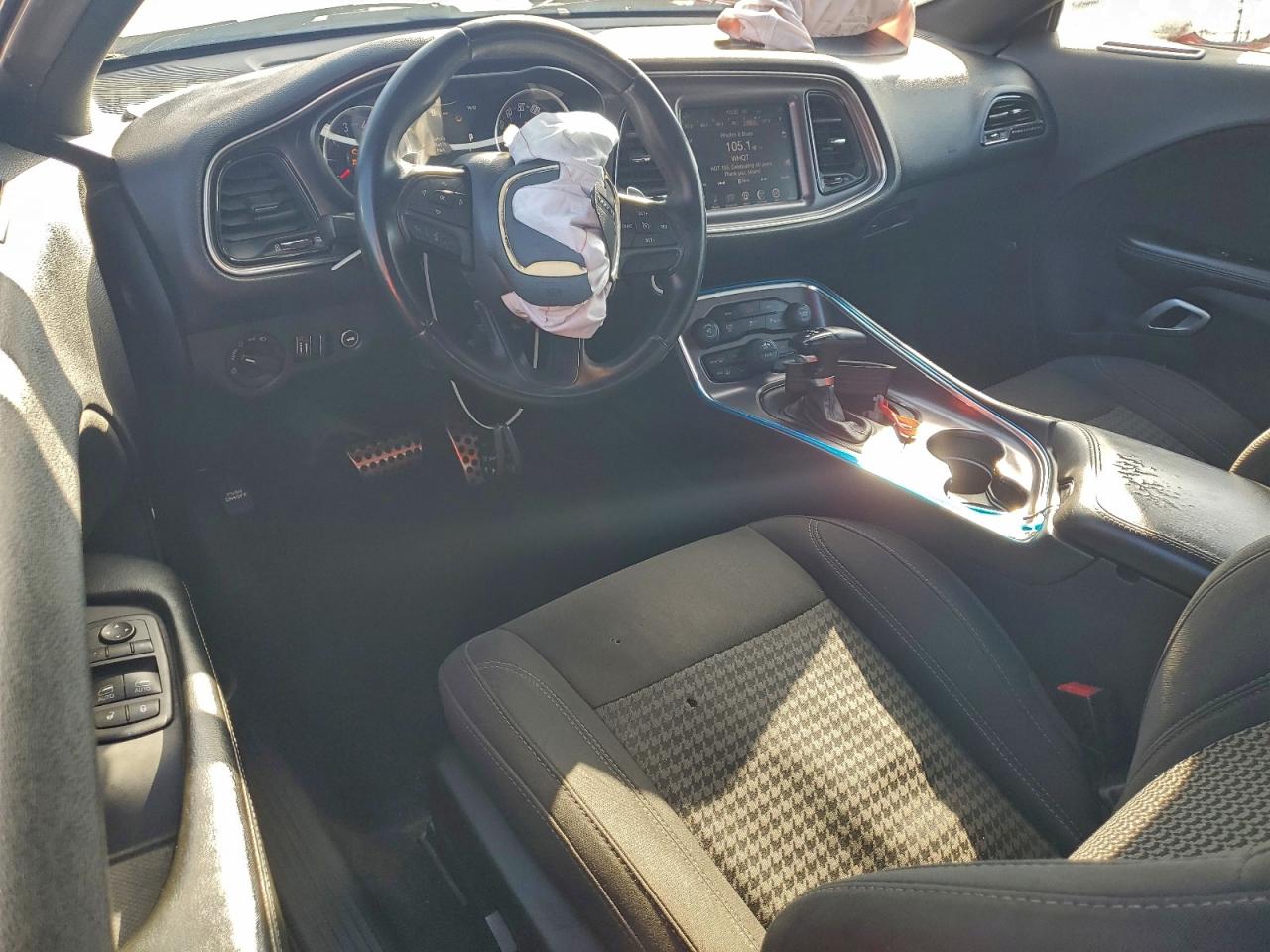 2016 DODGE CHALLENGER SXT photo 22