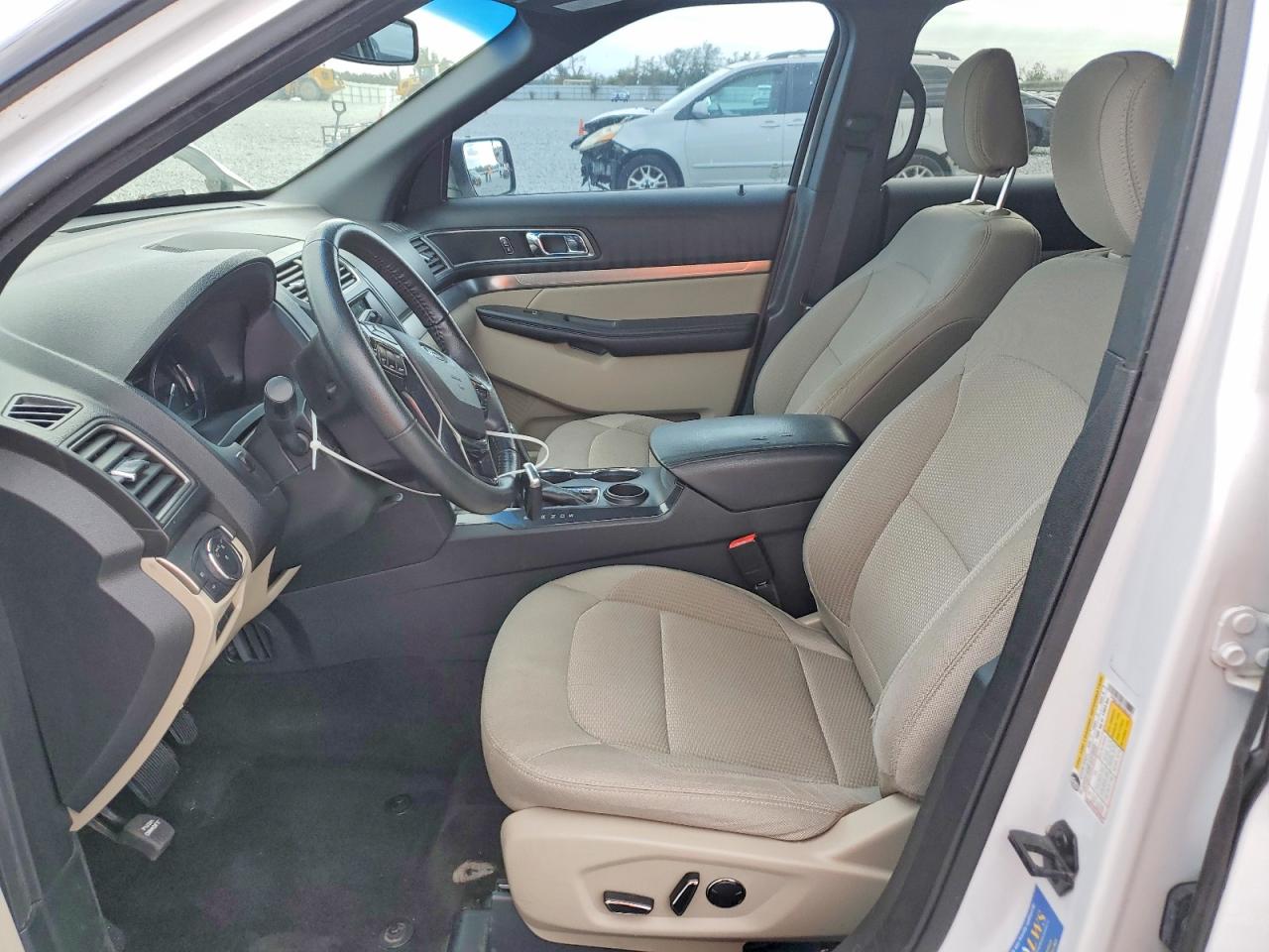2018 FORD EXPLORER XLT photo 7