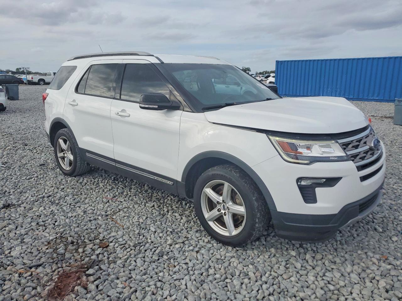 2018 FORD EXPLORER XLT photo 4