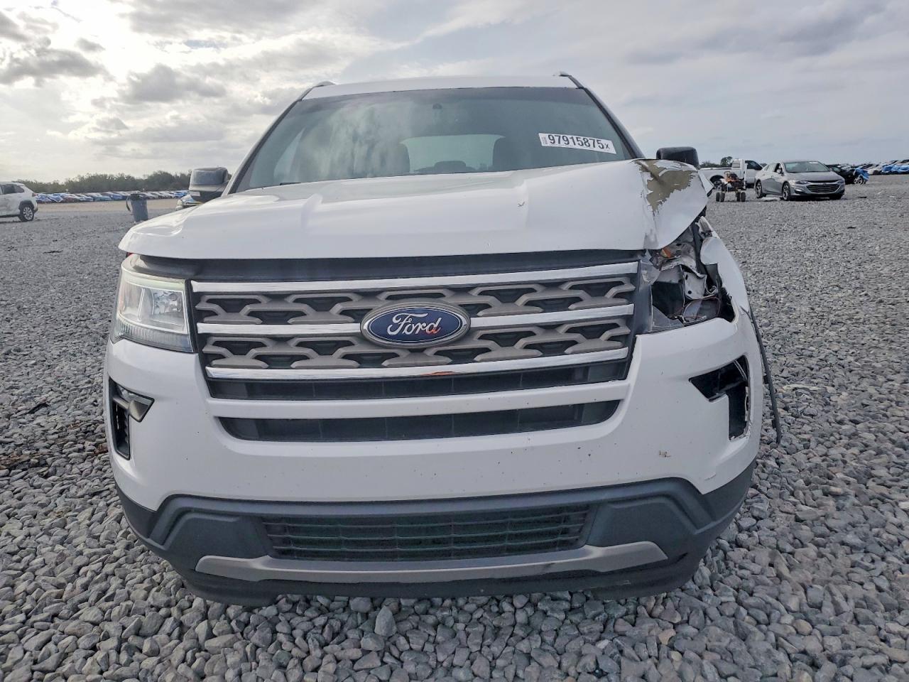 2018 FORD EXPLORER XLT photo 5