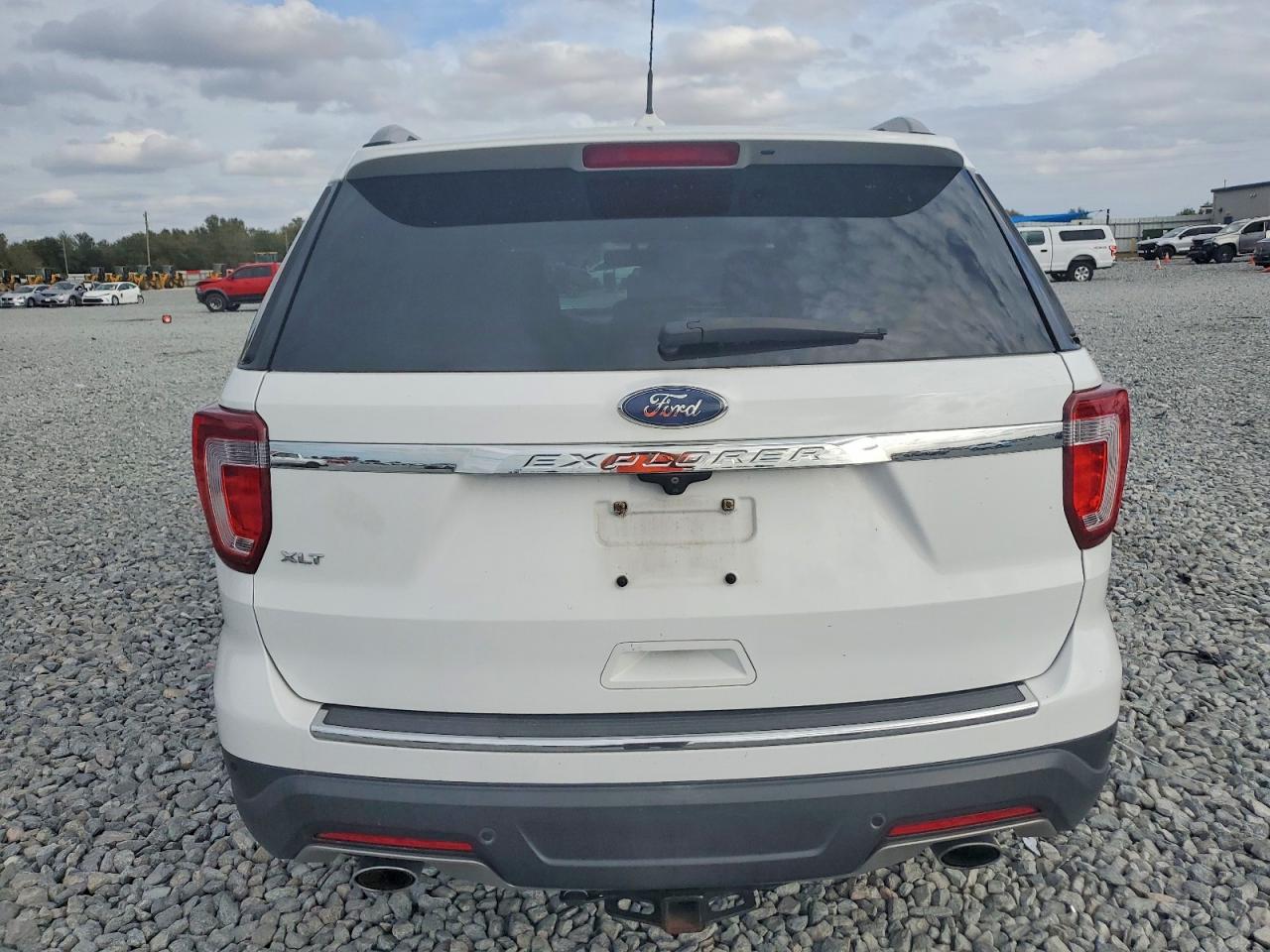 2018 FORD EXPLORER XLT photo 6