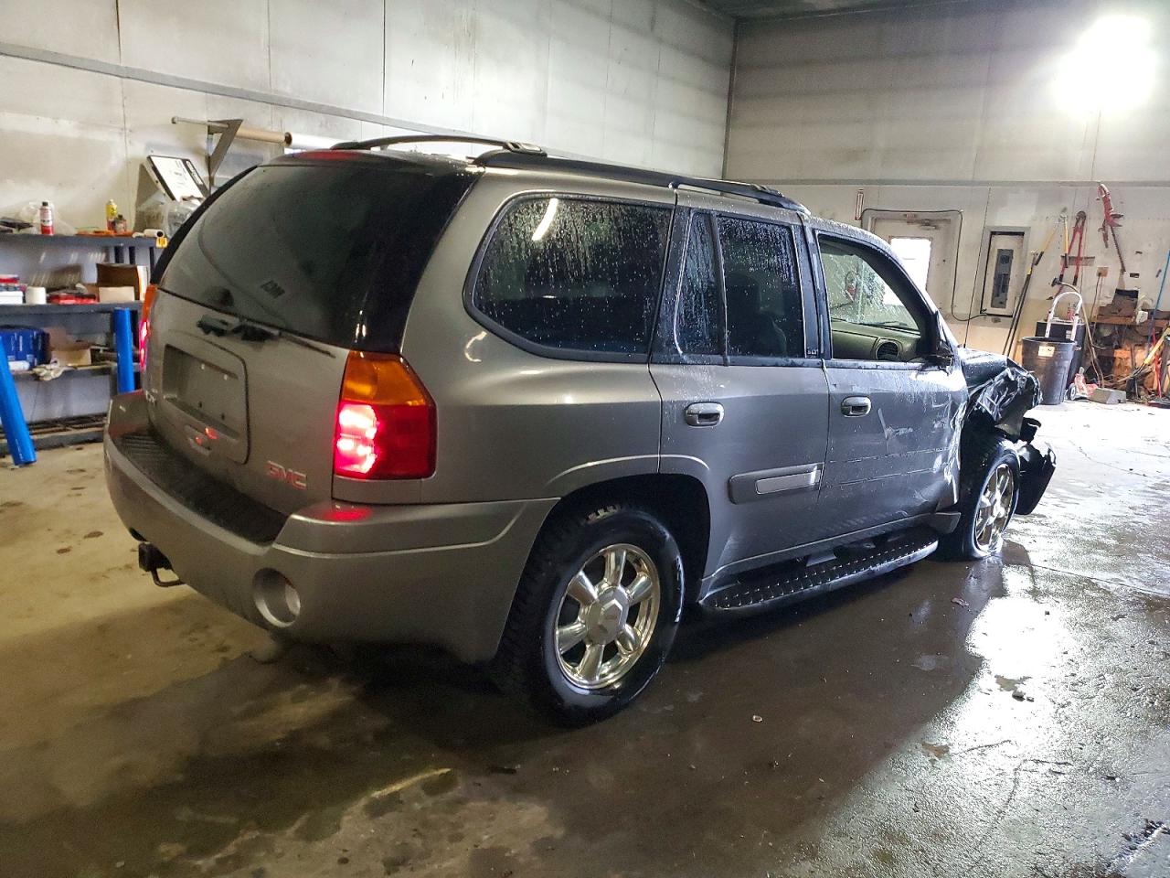 2005 GMC ENVOY photo 3