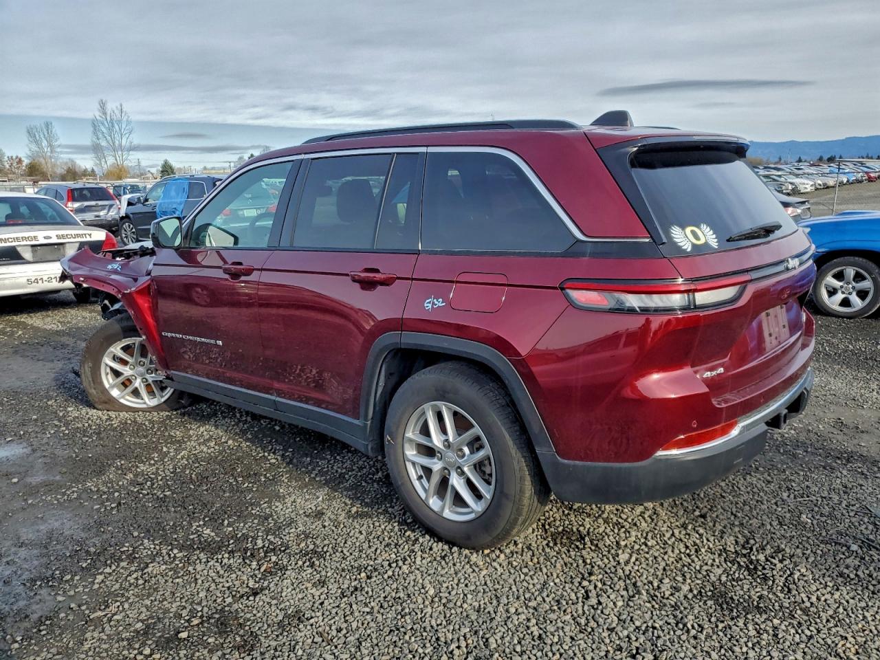 2024 JEEP GRAND CHEROKEE LAREDO photo 3