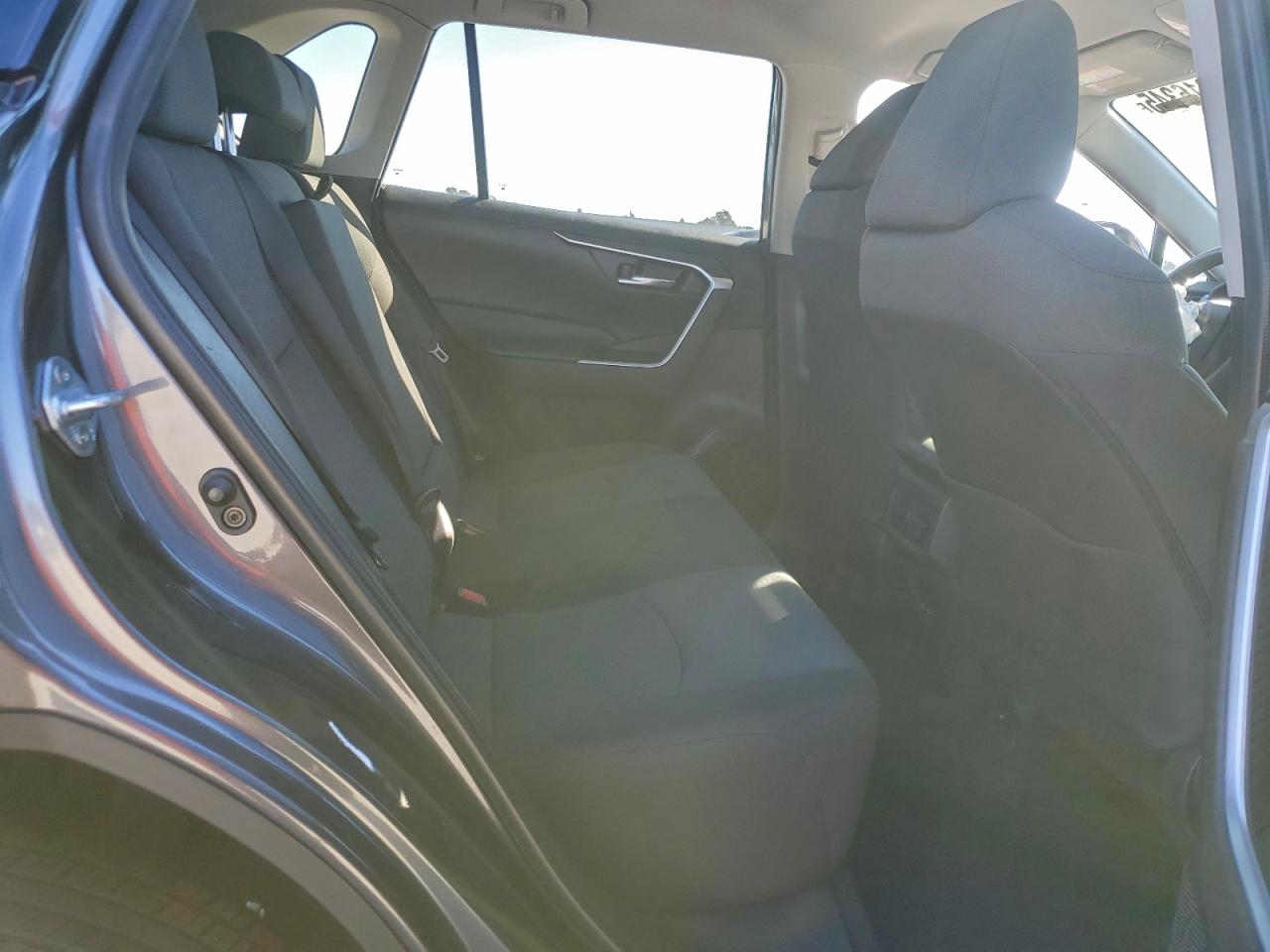 2024 TOYOTA RAV4 XLE photo 31