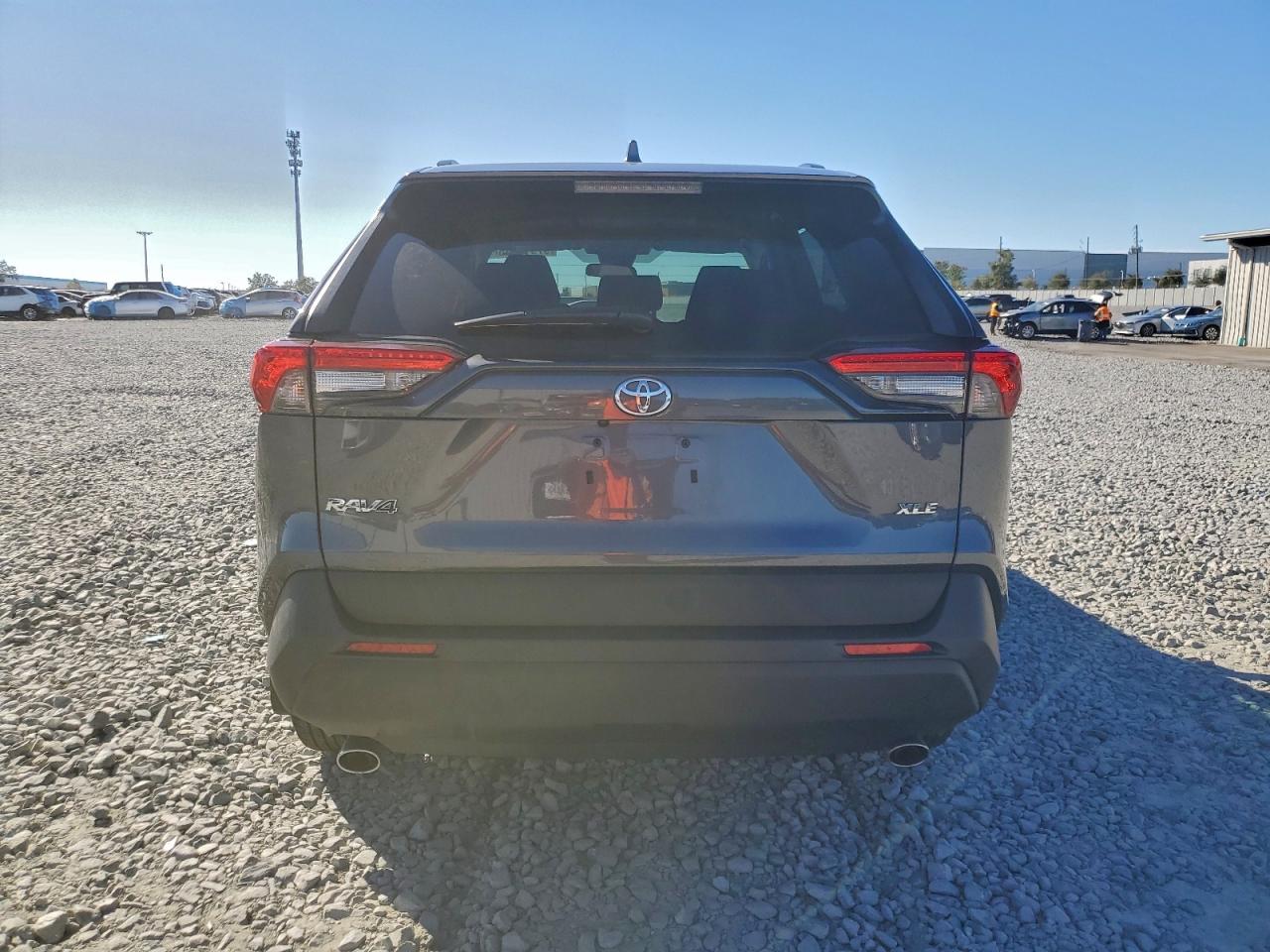 2024 TOYOTA RAV4 XLE photo 16